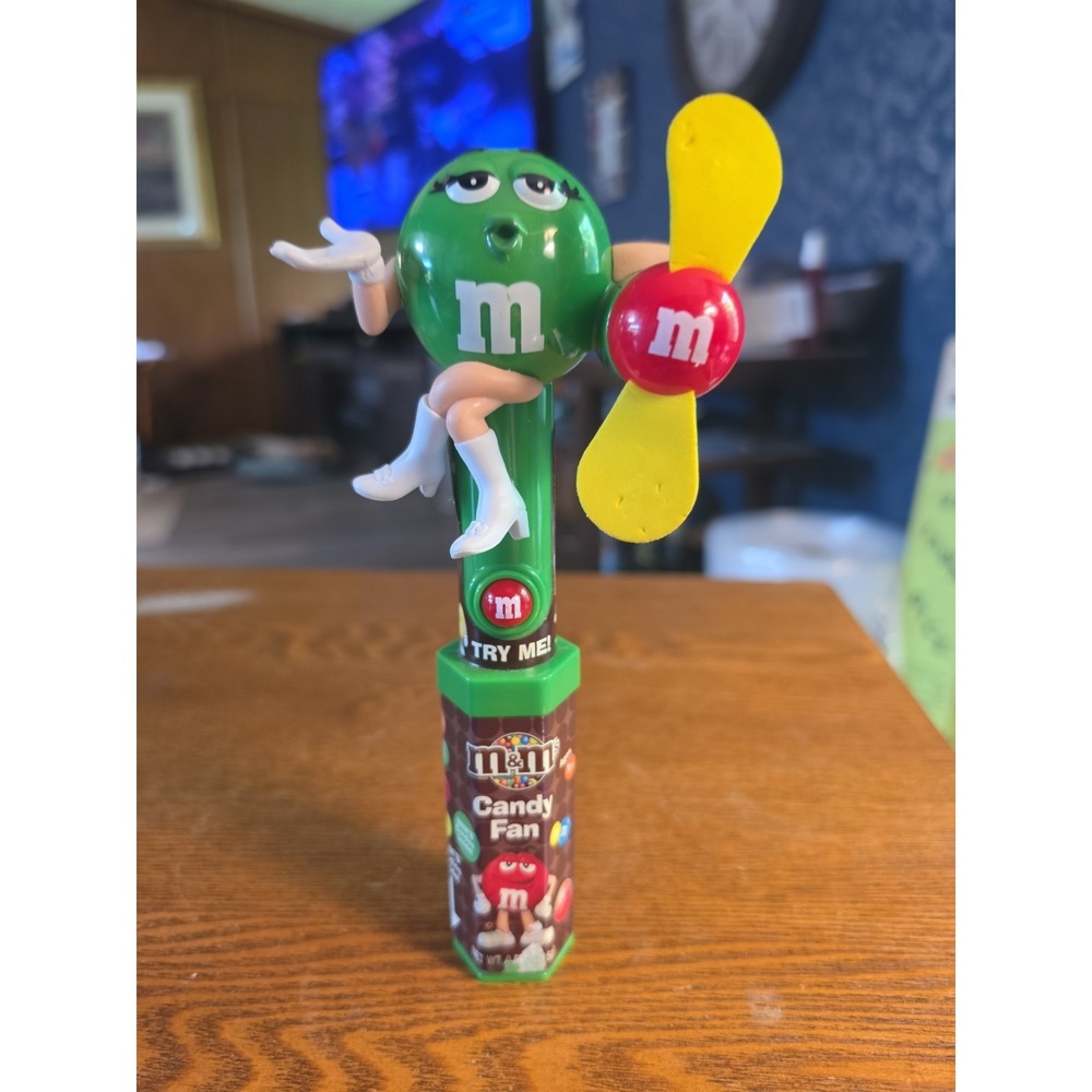 M&M's Green Witch Candy Holder And Fan 2009 Mars Inc (Working)‎ !!